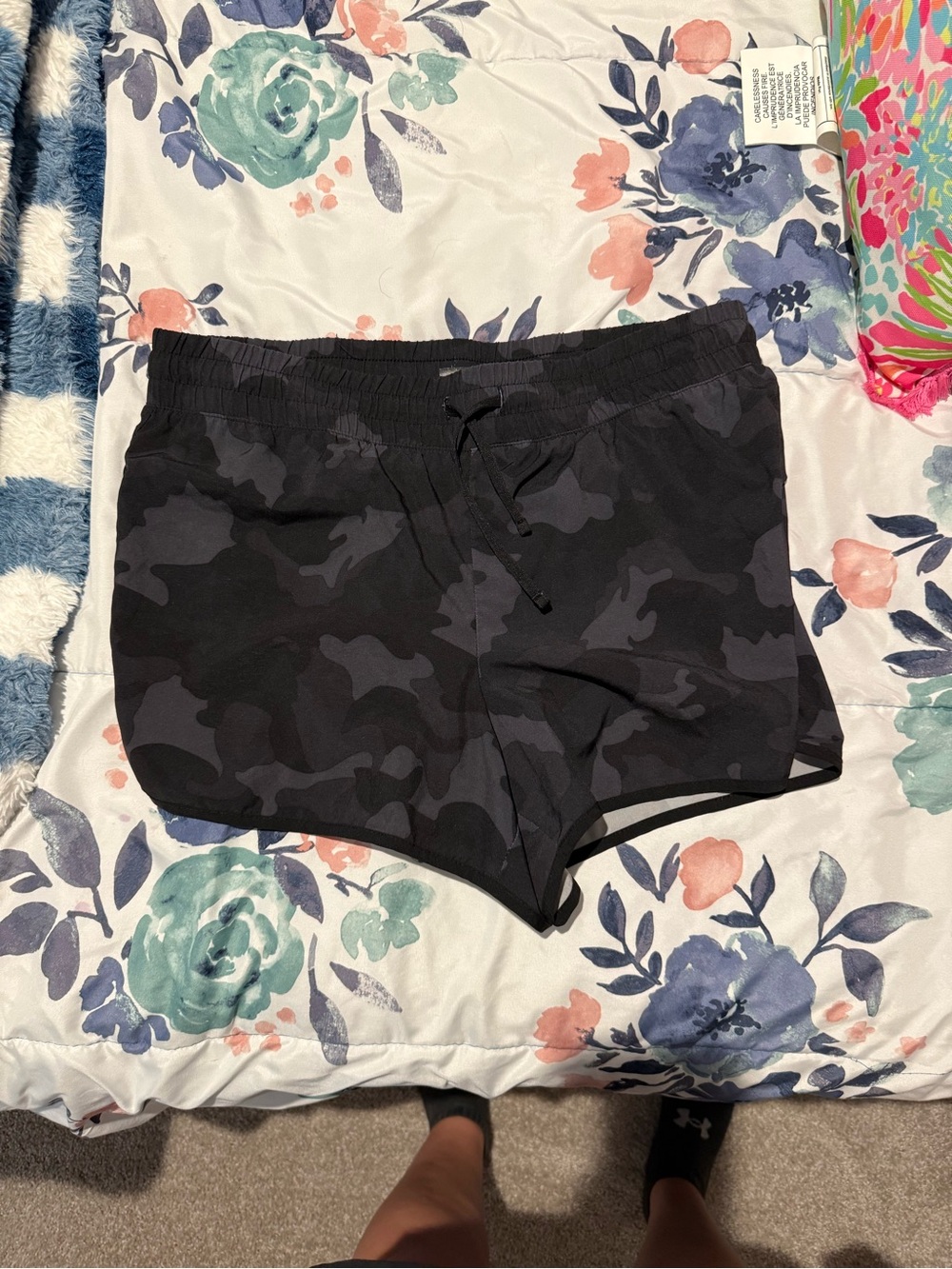 Velocity Black Gray Camo Athletic Shorts large